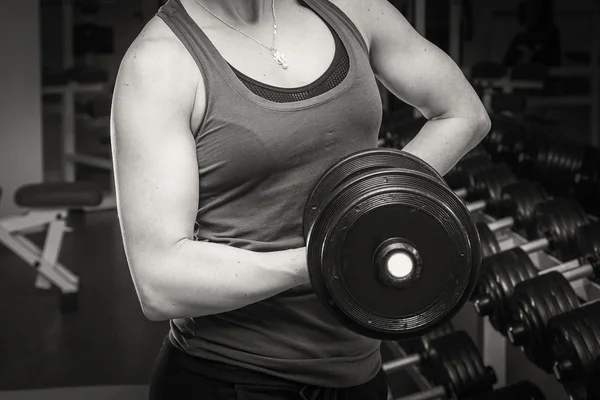 Femme au gymnase — Photo