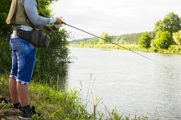 Hombre pescando — Foto de Stock