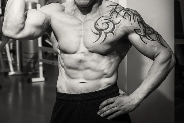 Man in gym — Stock Photo, Image