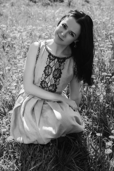 Mujer en el jardín — Foto de Stock