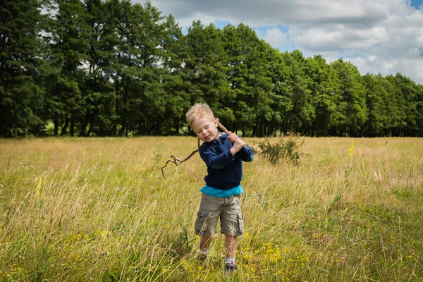 Boy in field — Stock Photo, Image