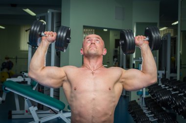 adam dumbbells ile eğitim