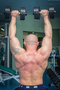 adam dumbbells ile eğitim