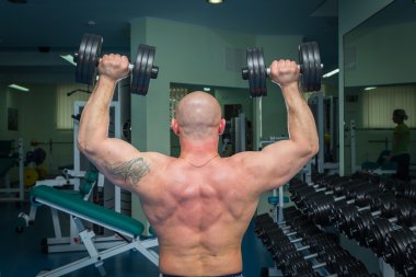 adam dumbbells ile eğitim