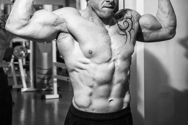 Man in gym — Stock Photo, Image