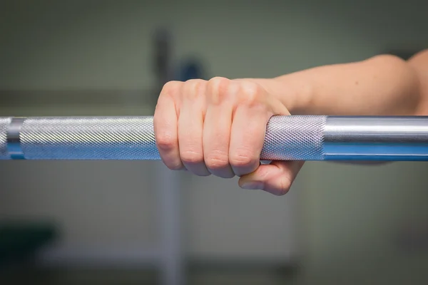 Hand on barbell — Stock Photo, Image