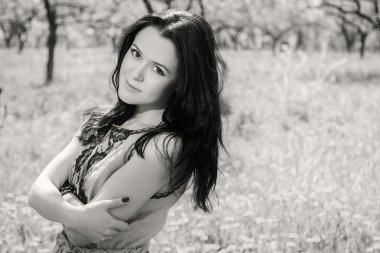 Bahar arka planda kadın