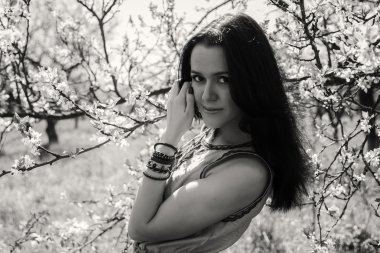 Bahar arka planda kadın