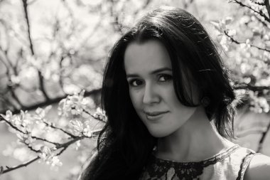 Bahar arka planda kadın