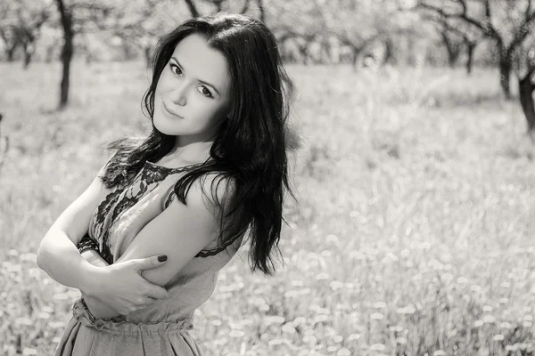 Bahar arka planda kadın