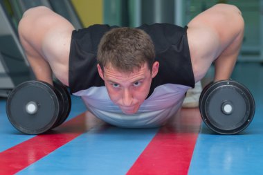 Spor salonundaki adam..