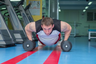 Spor salonundaki adam..