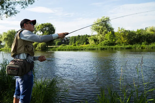 Man fishing — Stock Photo, Image