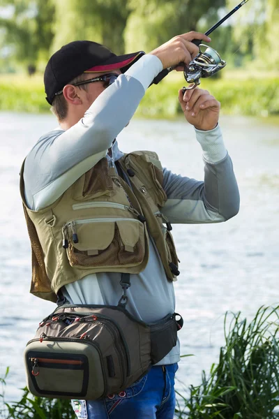 Hombre pescando — Foto de Stock