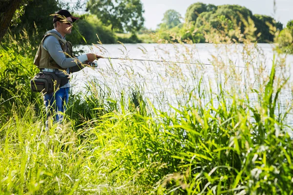 Man fishing — Stock Photo, Image