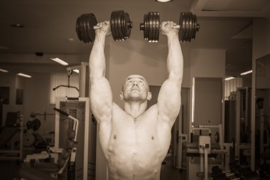 adam dumbbells ile eğitim