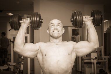 adam dumbbells ile eğitim