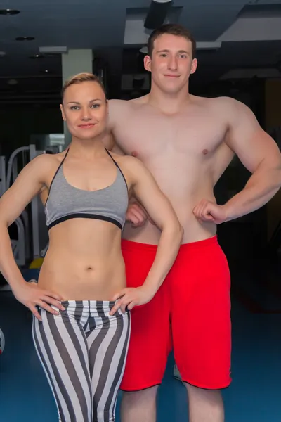 Sportieve man en vrouw — Stockfoto