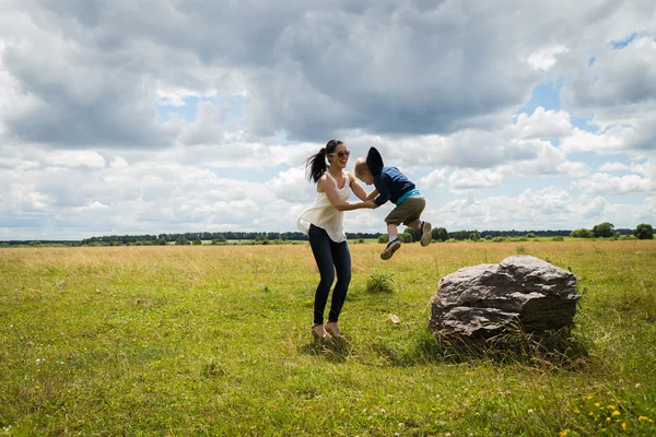 Madre con figlio — Foto Stock