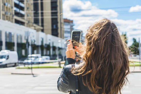 Mulher Com Telefone Celular Rua — Fotografia de Stock