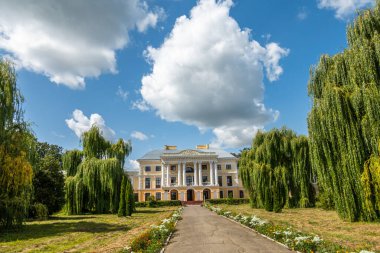 Erken klasiklik tarzında güzel bir malikane.