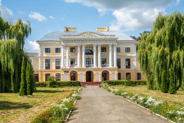 Erken klasiklik tarzında güzel bir malikane.