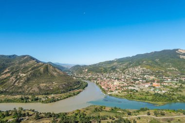 Gürcistan 'daki farklı nehirlerin birleşimi