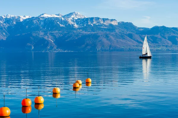 Żaglówka Jeziorze Genewskim Niesamowity Krajobraz — Zdjęcie stockowe