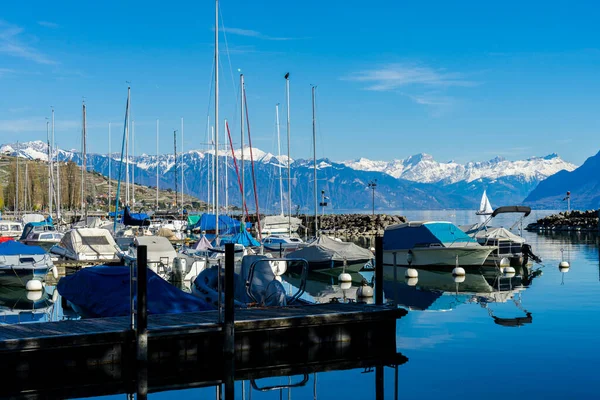 Jachten Aan Oevers Van Het Meer Van Genève Stockafbeelding