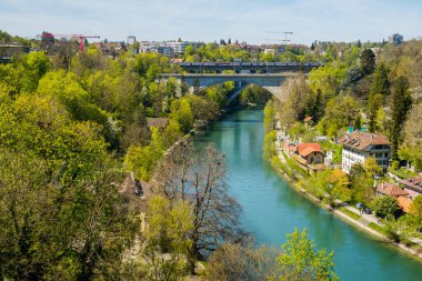 Baharda Bern şehrinin muhteşem manzarası.