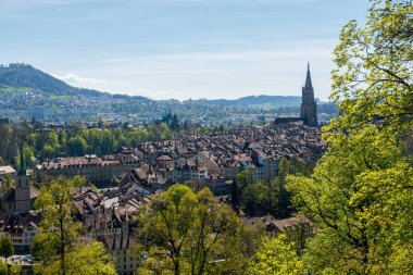 Baharda Bern şehrinin muhteşem manzarası.