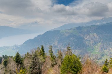 İsviçre 'deki Harder Kulm Dağı' ndan inanılmaz bir manzara. nefes kesici manzaralar.