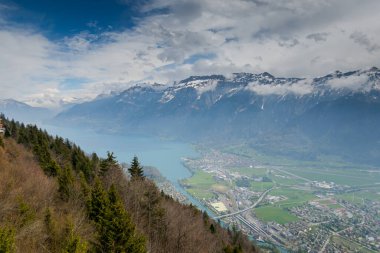 İsviçre 'deki Harder Kulm Dağı' ndan inanılmaz bir manzara. nefes kesici manzaralar.