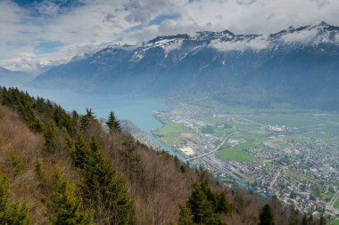 İsviçre 'deki Harder Kulm Dağı' ndan inanılmaz bir manzara. nefes kesici manzaralar.