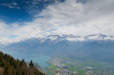 İsviçre 'deki Harder Kulm Dağı' ndan inanılmaz bir manzara. nefes kesici manzaralar.