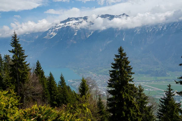 İsviçre 'deki Harder Kulm Dağı' ndan inanılmaz bir manzara. nefes kesici manzaralar.