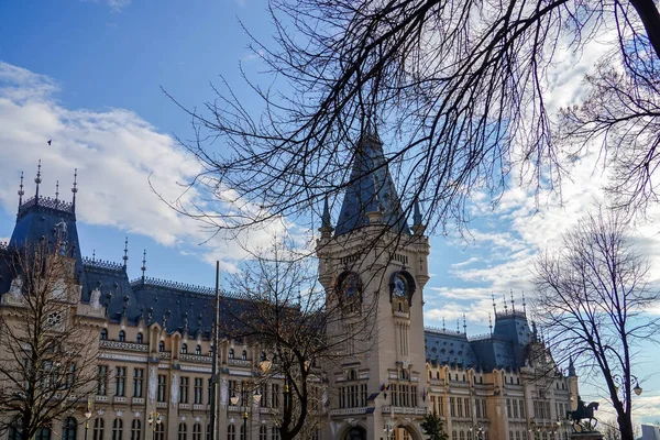 Romanya 'nın Iasi şehrinde güzel bir kale. Güzel mimari