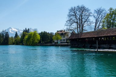 Thun, İsviçre. Antik mimari ve güzel manzara
