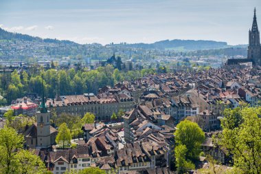 Baharda Bern şehrinin muhteşem manzarası.