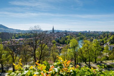 Baharda Bern şehrinin muhteşem manzarası.