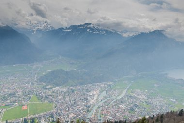 İsviçre 'deki Harder Kulm Dağı' ndan inanılmaz bir manzara. nefes kesici manzaralar.