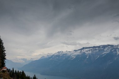 Bernese Alpleri 'nin inanılmaz manzarası. Arka plan doğa, özgürlük