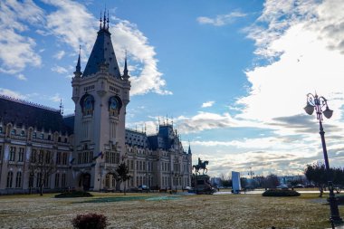 Romanya 'nın Iasi şehrinde güzel bir kale. Güzel mimari