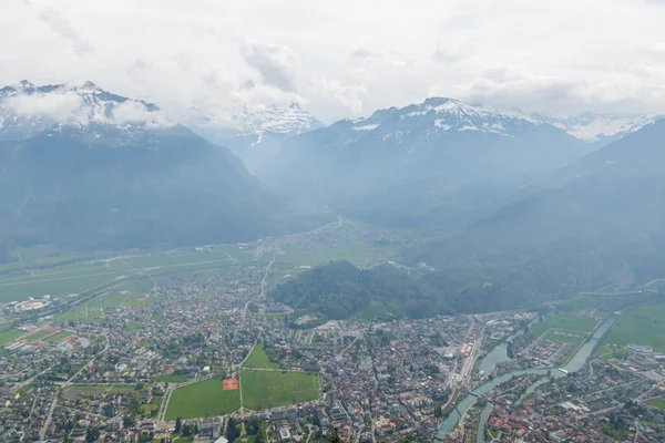 İsviçre 'deki Harder Kulm Dağı' ndan inanılmaz bir manzara. nefes kesici manzaralar.