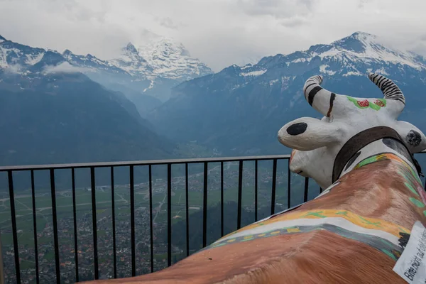 Bernese Alpleri 'nin inanılmaz manzarası. Arka plan doğa, özgürlük