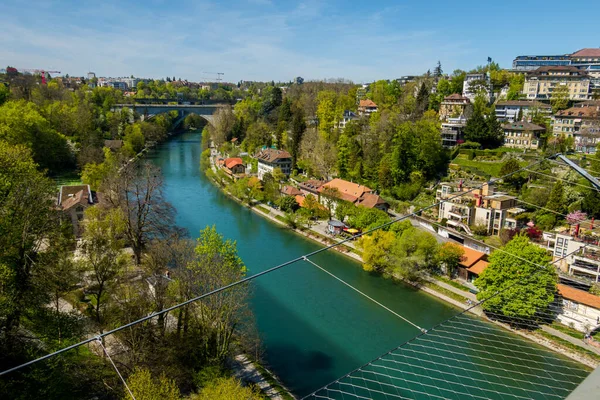 Baharda Bern şehrinin muhteşem manzarası.