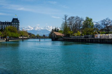 Thun, İsviçre. Antik mimari ve güzel manzara