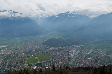 İsviçre 'deki Harder Kulm Dağı' ndan inanılmaz bir manzara. nefes kesici manzaralar.