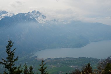 Bernese Alpleri 'nin inanılmaz manzarası. Arka plan doğa, özgürlük
