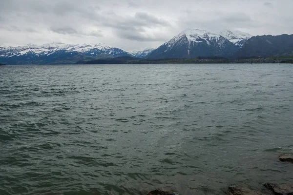 Thun Thun Gölü Bulutlu Yağmurlu Havalarda — Stok fotoğraf